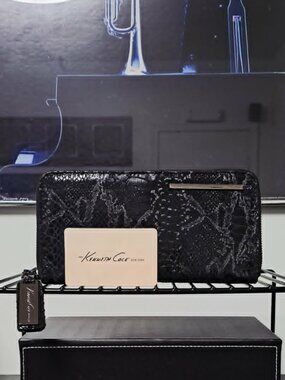 New Kenneth Cole New York Black Snake Print Zip Around Continental Wallet Clutch